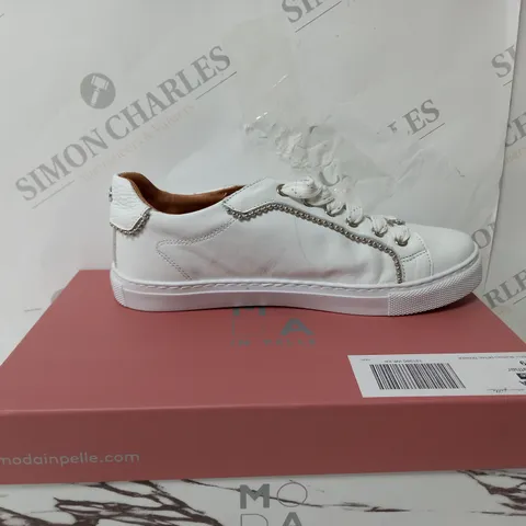 BOXED PAIR OF MODA IN PELLE ARITA WHITE LEATHER TRAINERS - SIZE 6