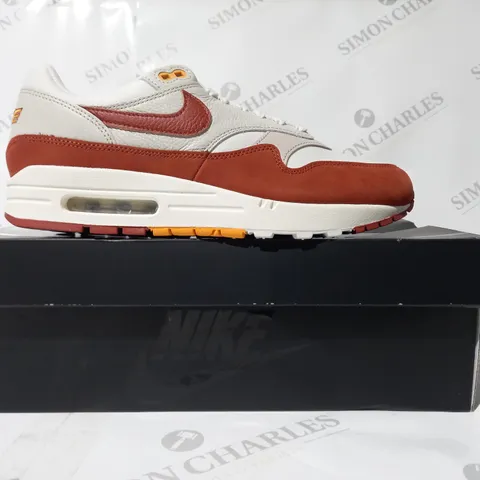 BOXED PAIR OF NIKE AIR MAX 1 LX TRAINERS IN CREAM/RUGGED ORANGE UK SIZE 8.5