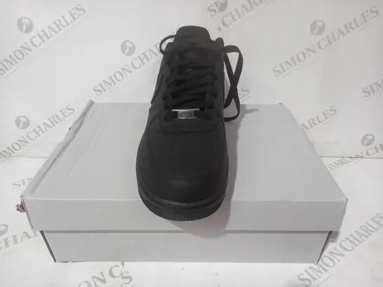 BOXED PAIR OF NIKE AIR FORCE 1 '07 SHOES IN BLACK UK SIZE 9