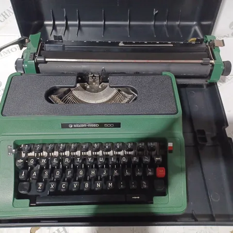 SILVER-REED 500 TYPEWRITER IN FOREST GREEN