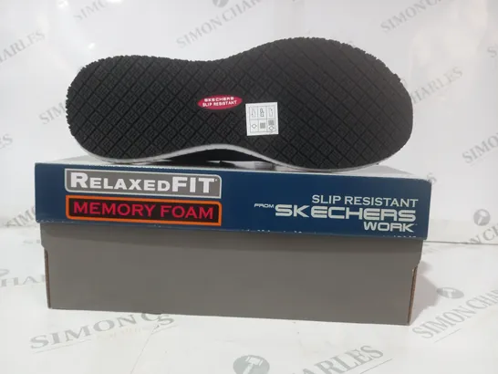 BOXED PAIR OF SKECHERS SLIP RESISTANT RELAXED FIT SHOES IN NAVY UK SIZE 8