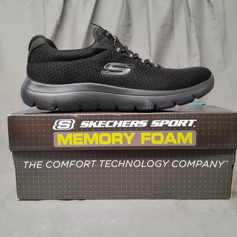 BOXED PAIR OF SKECHERS LITE-WEIGHT TRAINERS IN BLACK UK SIZE 7.5