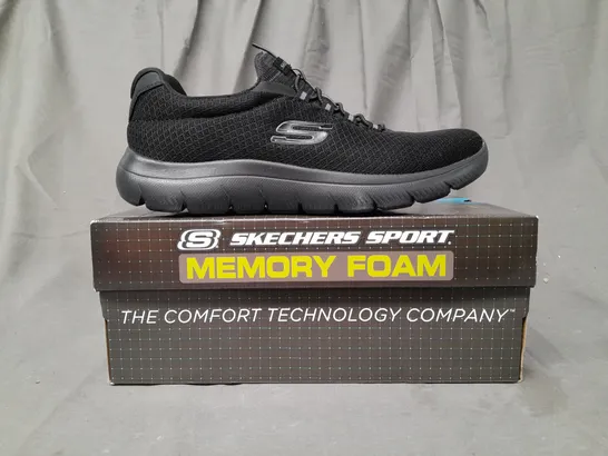 BOXED PAIR OF SKECHERS LITE-WEIGHT TRAINERS IN BLACK UK SIZE 7.5