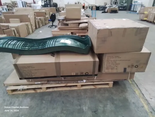 A PALLET OF VARIOUS FURNITURE PARTS AND GARDEN ITEMS