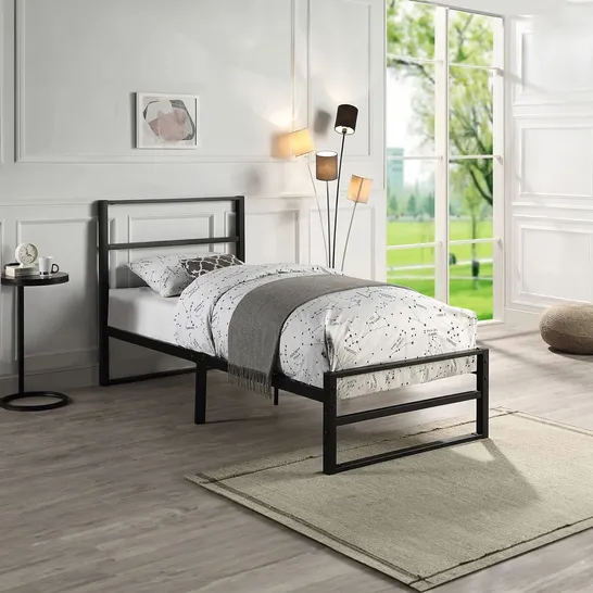 BOXED BALDOCK BLACK METAL 4' SMALL DOUBLE BEDFRAME (1 BOX)