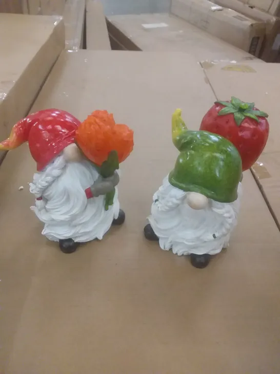 BOXED SET OF 2 CARRYING GNOMES