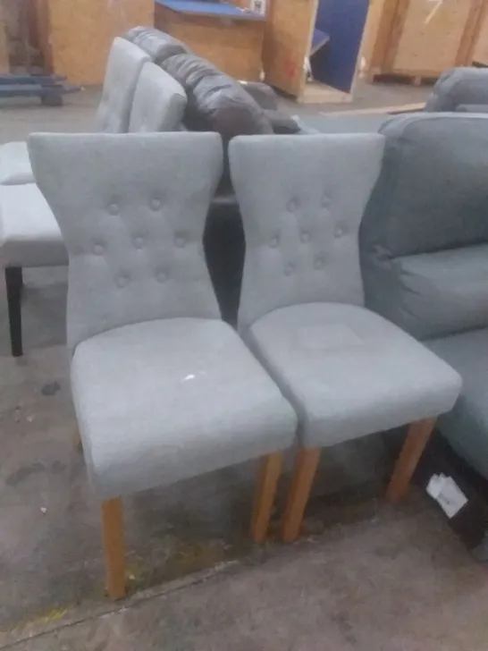 PAIR OF DESIGNER GREY FABRIC BUTTON BACK DINING CHAIRS WITH OAK EFFECT LEGS