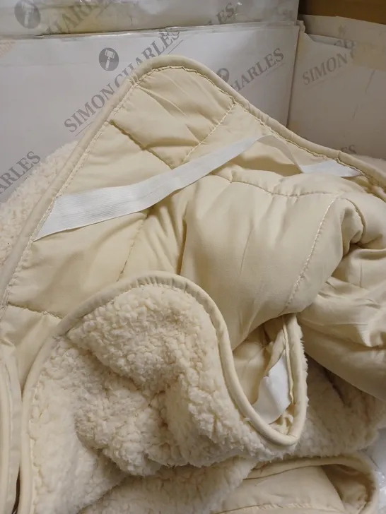 CREME SQUARED BLANKET WITH DOUBLE SIDES & CORNER STRAPS 