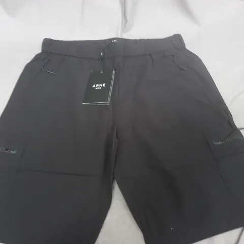 ARNE ACTIVE CARGO SHORTS IN BLACK - S