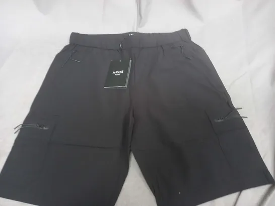 ARNE ACTIVE CARGO SHORTS IN BLACK - S