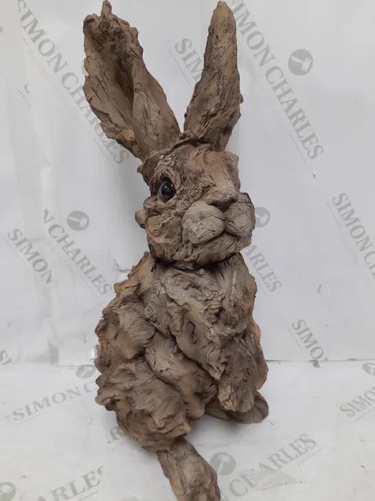 BOXED UNBRANDED RESIN WOOD EFFECT RABBIT ORNAMENT