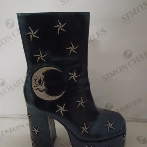 PAIR OF KOI WOMEN'S PLATFORM BOOTS SIZE 6 