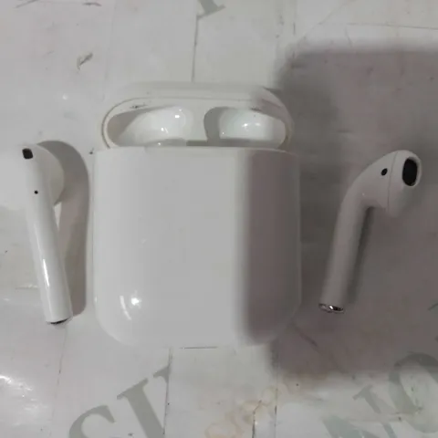 APPLE AIRPODS WITH CHARGING CASE