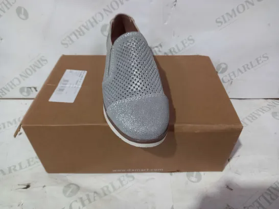 BOXED PAIR OF DAMART MOCASSIN SLIP-ON SHOES IN SILVER COLOUR WITH GLITTER EFFECT EU SIZE 36