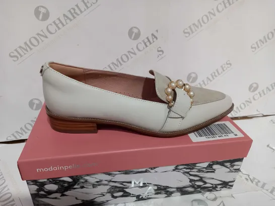 MODA IN PELLE EMBERLY white SUEDE - UK SIZE 6