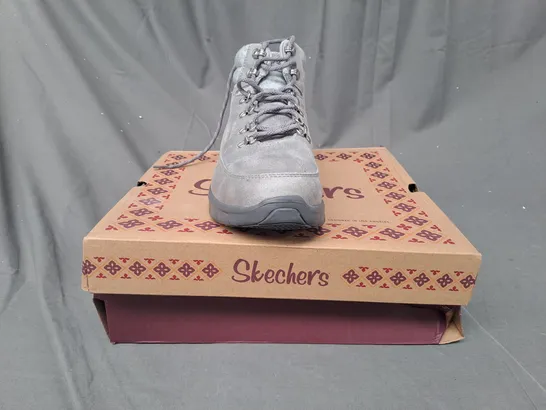 BOXED SKECHERS SYNERGY WARM TECH BOOTS, GREY - SIZE 7