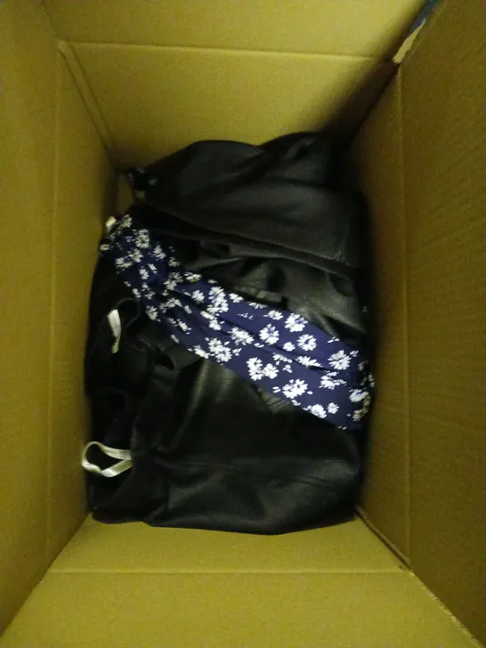 BOX OF APPROXIMATELY 10 ASSORTED CLOTHING AND FASHION ITEMS IN VARIOUS STYLES, SIZES, AND COLOURS / COLLECTION ONLY 