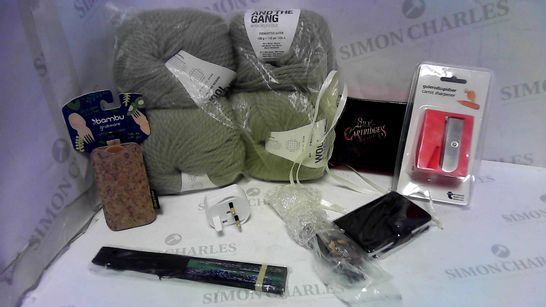 LOT OF APPROXIMATELY 20 ASSORTED HOUSEHOLD ITEMS, TO INCLUDE KNITTING WOOL, TATTOO CARTRIDGES, DARTS, ETC
