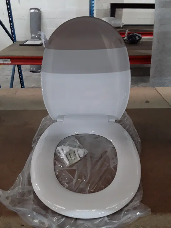 BOXED SOFT CLOSE ROUND STANDARD TOILET SEAT