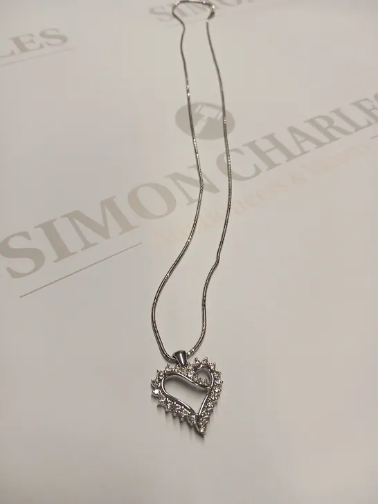 DESIGNER 18CT WHITE GOLD DIAMOND SET HEART PENDANT ON CHAIN