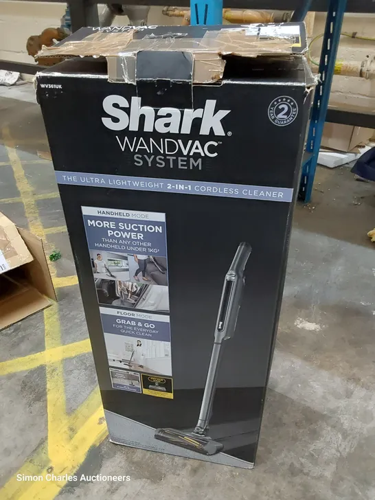 BOXED SHARK WANDVAC SYSTEM