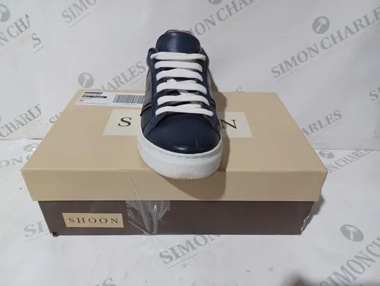 BOXED PAIR OF SHOON LACE UP TRAINERS IN NAVY SIZE 3