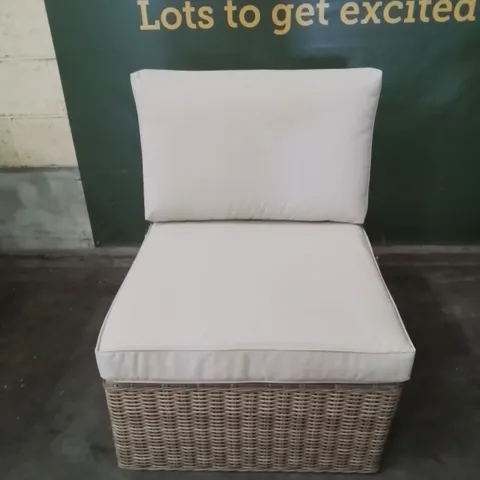 BOXED MIDDLE SOFA CHAIR - NATURAL