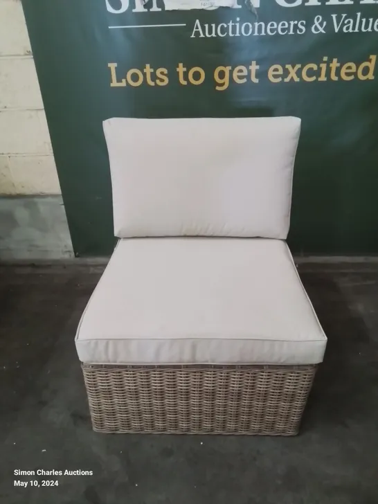 BOXED MIDDLE SOFA CHAIR - NATURAL