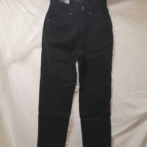 LOT OF APPROX 22 BRAND NEW LONG STRAIGHT JEAN BLACK SIZE 6