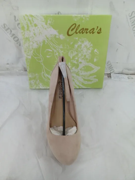 LARGE BOX OF APPROXIMATELY 10 BOXED CLANAS WEDGE BEIGE HEELS IN VARIOUS SIZE 