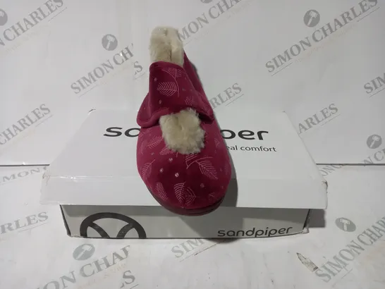 BOXED PAIR OF SANDPIPER SLIPPERS IN WINE COLOUR SIZE 6