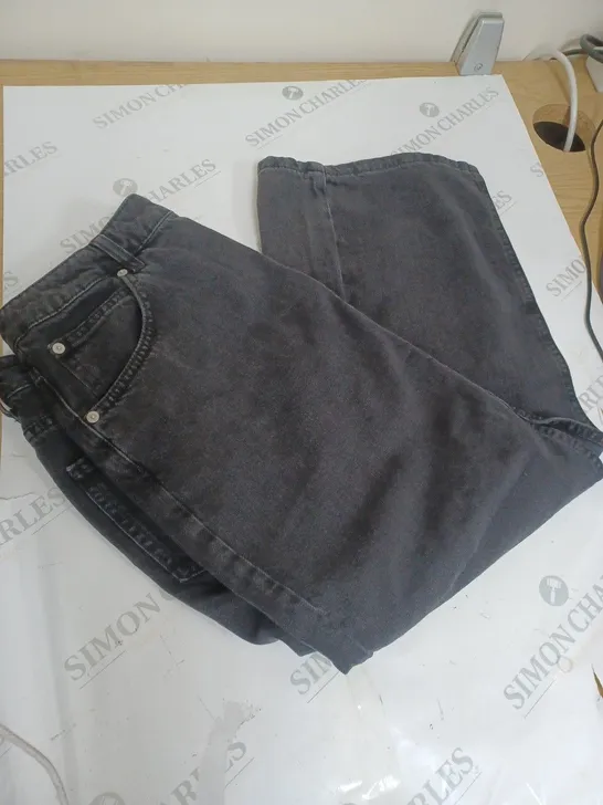 BLACK DENIM JEANS SIZE 16