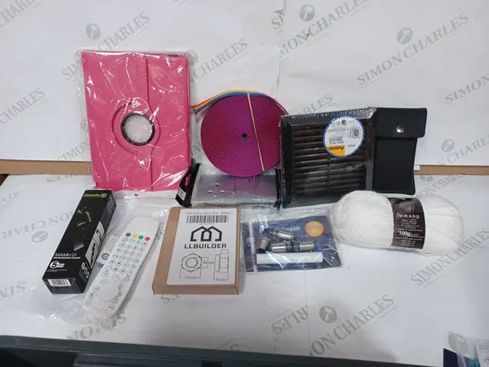 BOX TO CONTAIN APPROXIMATELY 30 ASSORTED HOUSEHOLD ITEMS, INCLUDES CANDLE, SOCKET & PENS ETC