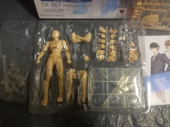 S.H.F FIGUARTS DX SET POSEABLE FIGURINE