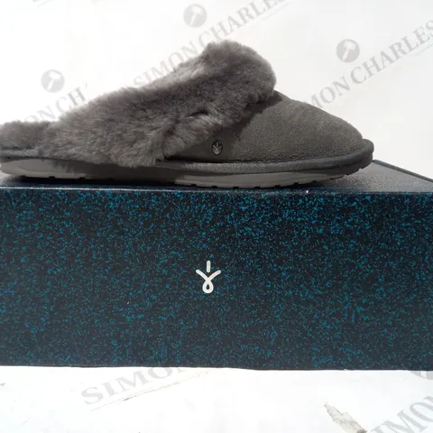 BOXED PAIR OF EMU NEST JOLIE SHEEPSKIN SLIPPERS IN CHARCOAL - SIZE 6