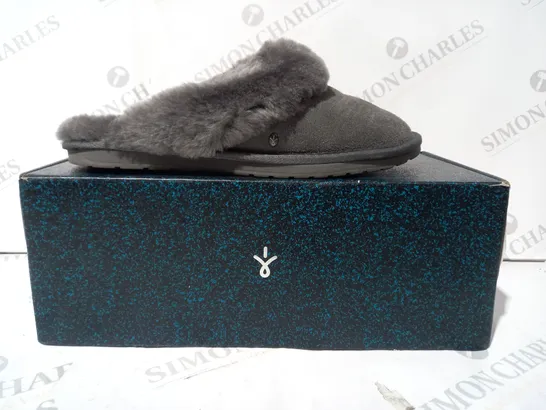 BOXED PAIR OF EMU NEST JOLIE SHEEPSKIN SLIPPERS IN CHARCOAL - SIZE 6