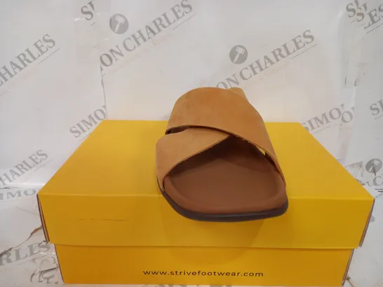 BOXED STRIVE PALMA SLIDER SANDALS SIZE 6