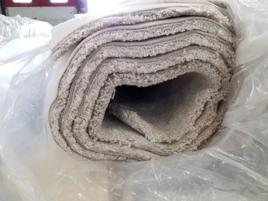 ROLL OF QUALITY KESARI TWINBACK ICE CASCADE CARPET APPROXIMATELY 3.6×5M