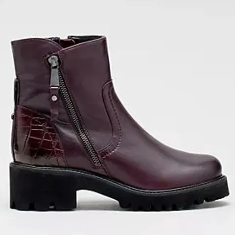 MODA IN PELLE ZIPSTER LEATHER BOOT BORDO SIZE 6