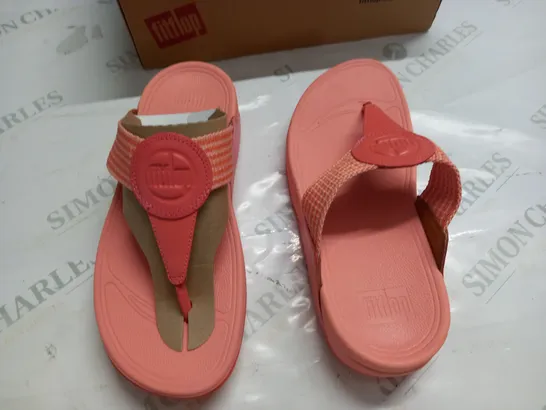 BOXED PAIR OF FITFLOP WALKSTAR FINESTRIP TOE-POST SANDALS IN SUNSHINE CORAL - UK 5