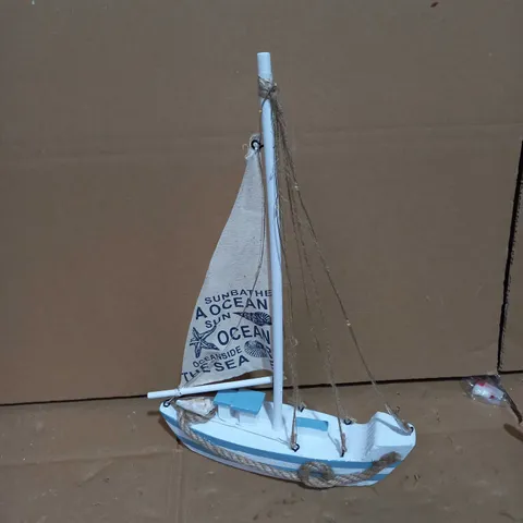 BOAT WITH SAIL ORNAMENT 