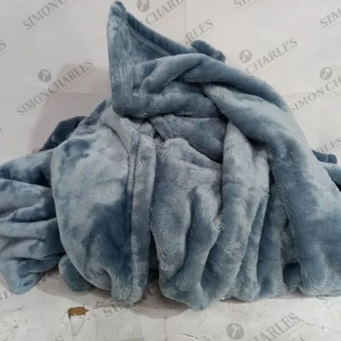 COZEE HOME VELVET SOFT SUPREME THROW DUSKY BLUE