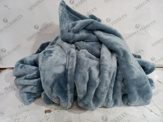 COZEE HOME VELVET SOFT SUPREME THROW DUSKY BLUE