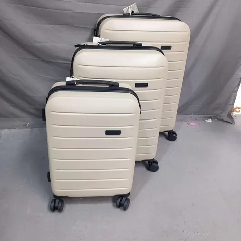 BOXED IT LUGGAGE TRAVEL SENTRY LEGION PLAZA TAUPE THREE PIECE LUGGAGE SET