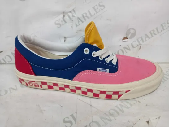 BOXED PAIR OF VANS SHOES IN MULTICOLOUR UK SIZE 9