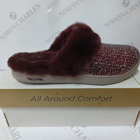 BOXED PAIR OF SKECHERS ARCH SLIPPERS BURGUNDY UK SIZE 6