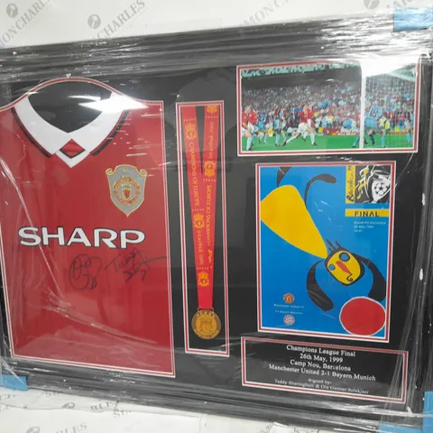 FRAMED MANCHESTER UNITED SIGNED REPLICA FOOTBALL T SHIRT WITH LIVERPOOL COMMEMORATIVE MEDALION