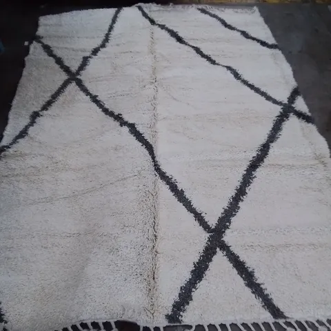 FORWARD SHAGGY CREAM RUG // SIZE: 240 X 340CM