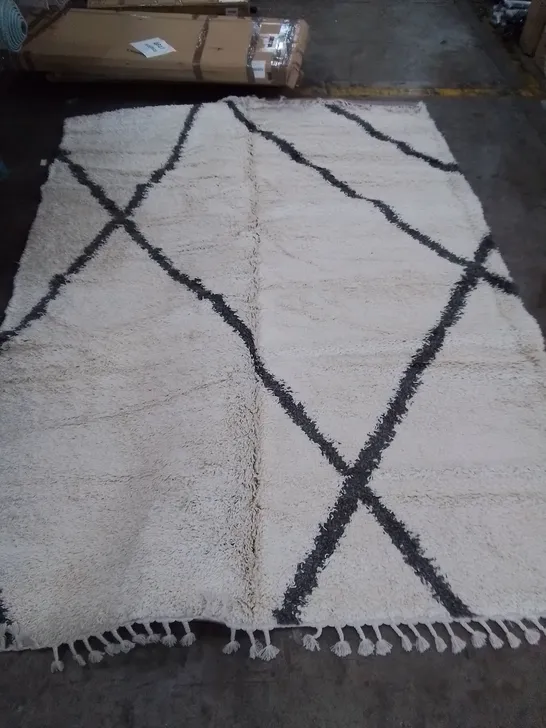 FORWARD SHAGGY CREAM RUG // SIZE: 240 X 340CM