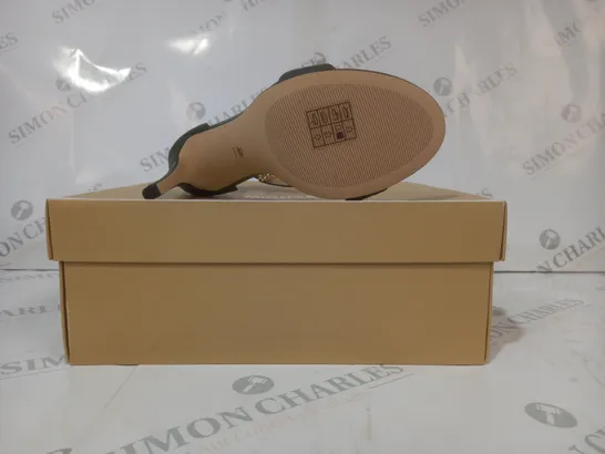 BOXED PAIR OF MICHAEL KORS HAMILTON HEELED SANDALS IN GREEN US SIZE 8M